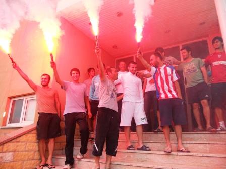 Taraftarlardan futbolculara moral ziyareti
